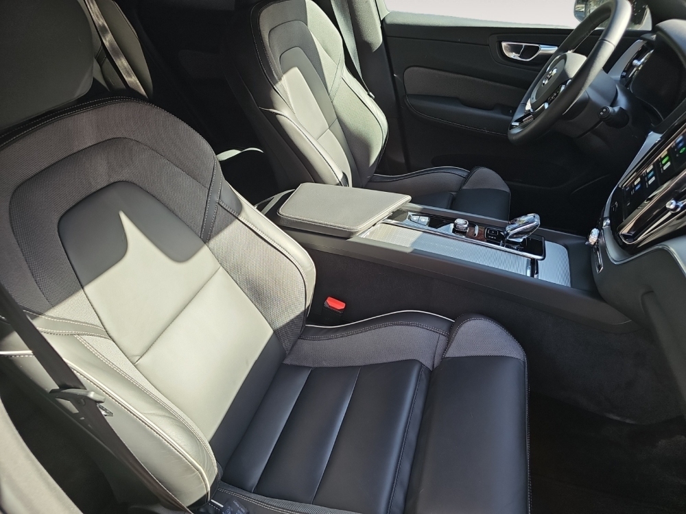 Volvo XC60 Plus Dark 2WD foto 16