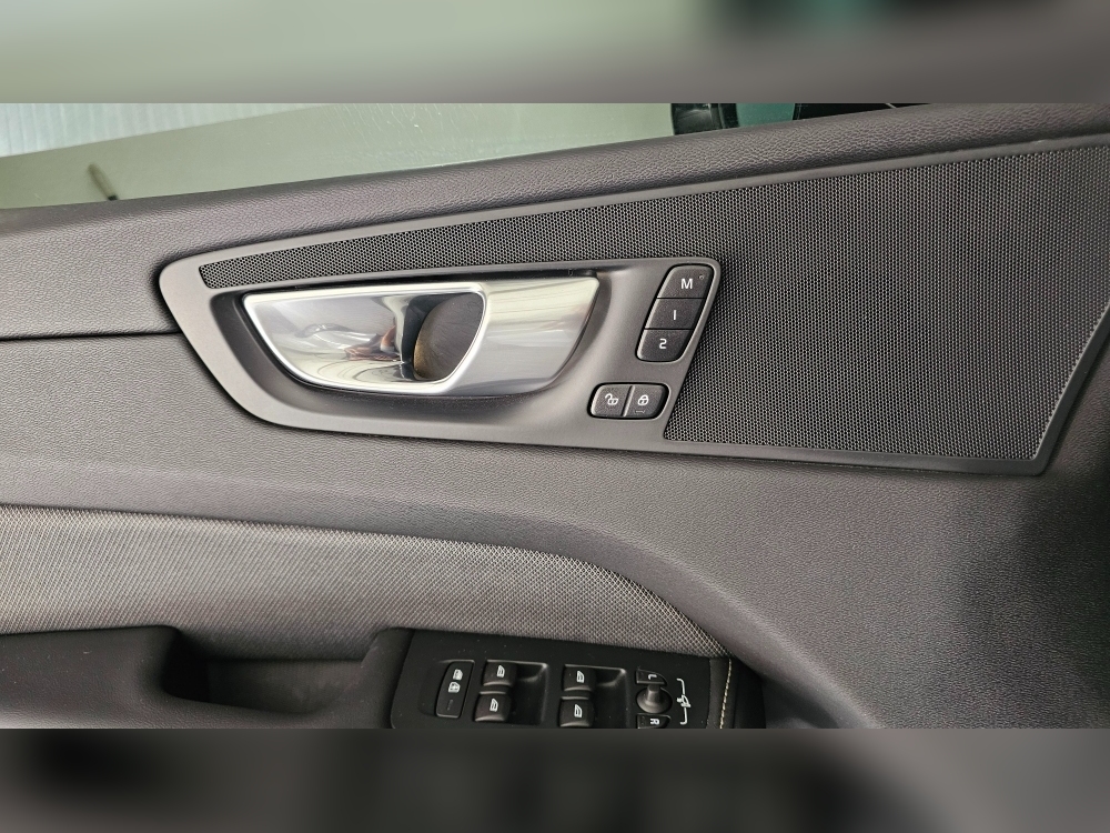 Volvo XC60 Plus Dark 2WD foto 23