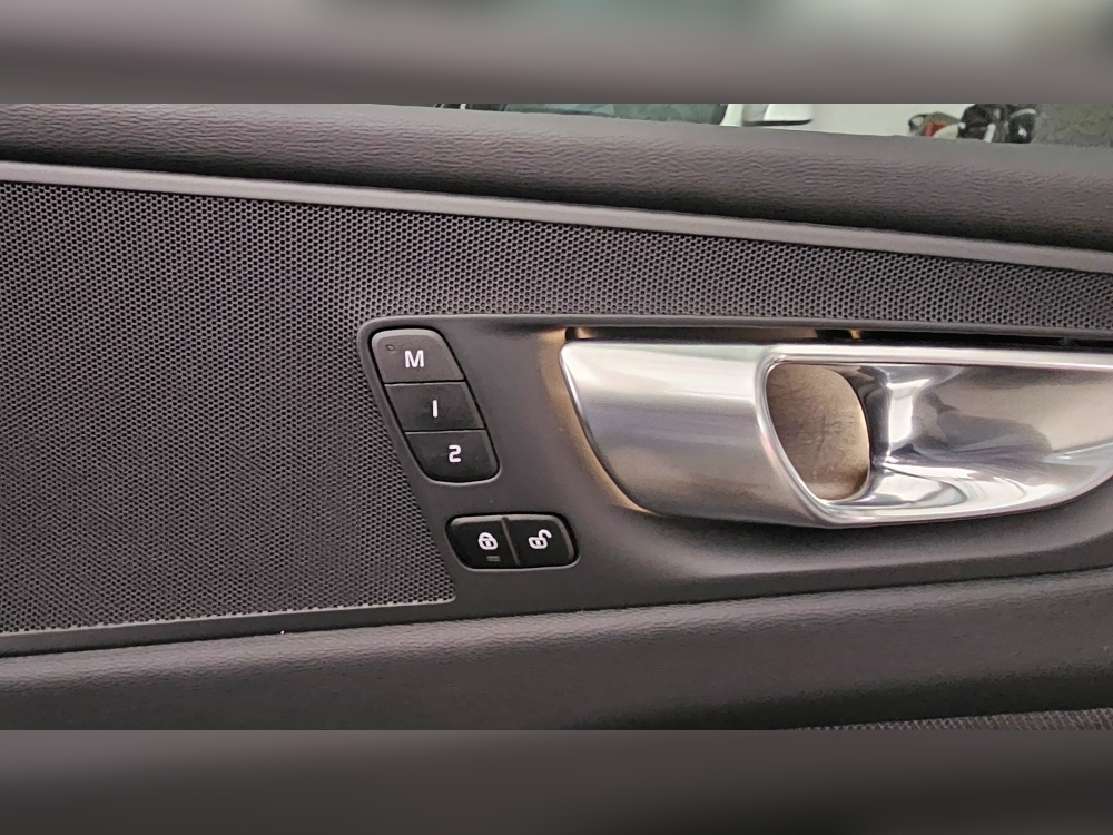 Volvo XC60 Plus Dark 2WD foto 25