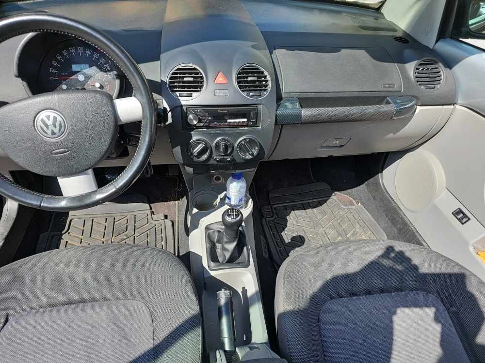 Volkswagen New Beetle 1.6 foto 12