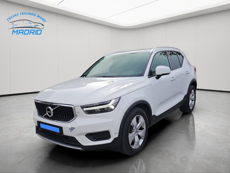 Volvo XC40 Momentum AWD foto miniatura