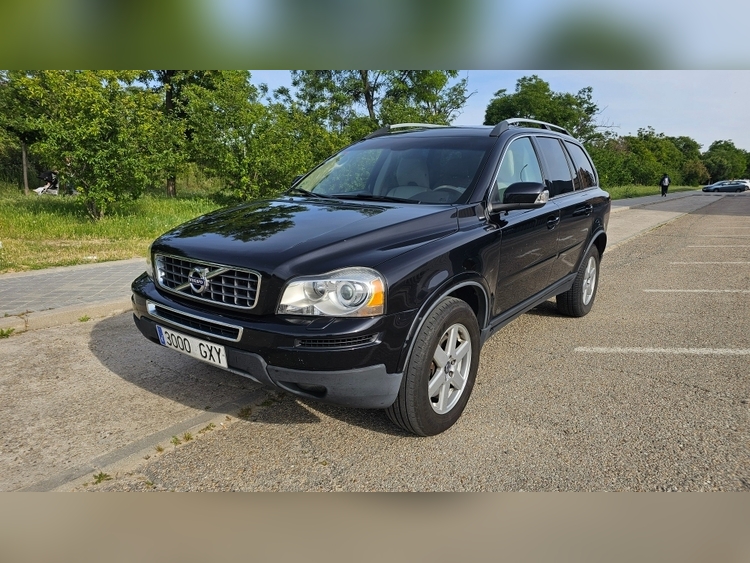 Volvo XC90 D5 Momentum (136kW)(7 asientos) foto miniatura